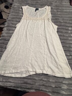 Sleeveless Lace Tank Top in Light Cream